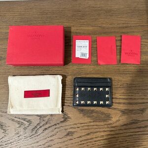 Valentino Rockstud Grainy Calfskin Cardholder